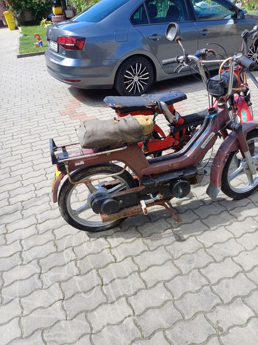 Vînd mopede pentru piese