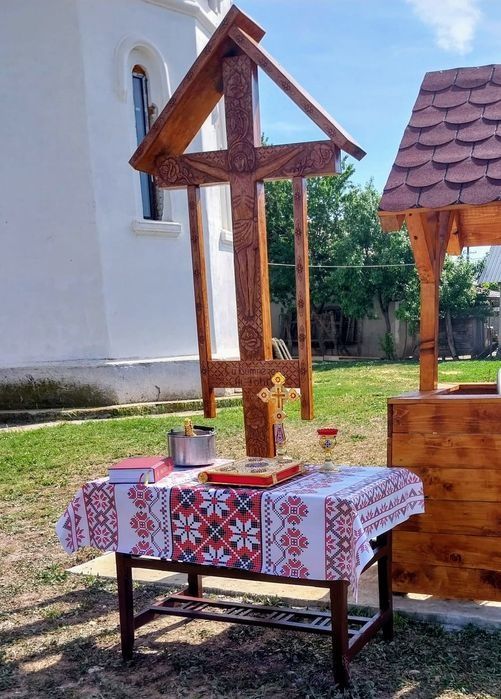 Troita și Cruce din Stejar Sculptat Manual