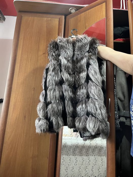Продам меховую желетку