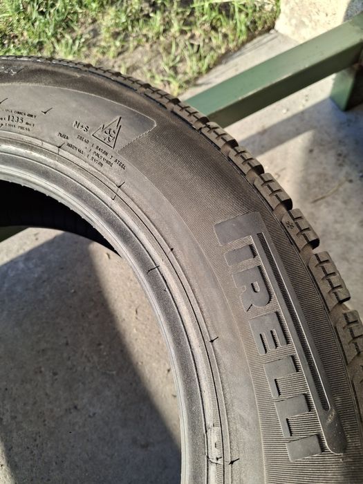 2 Anvelope  de iarnă 175 65 r15 Pirelli