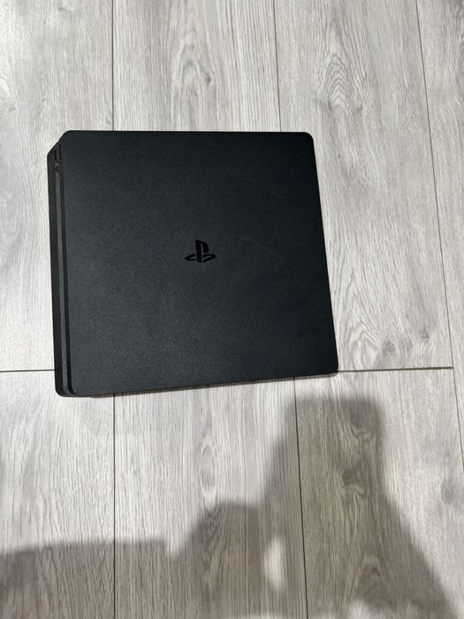 Ps4,500 gb aproape nou+controler+5 jocuri