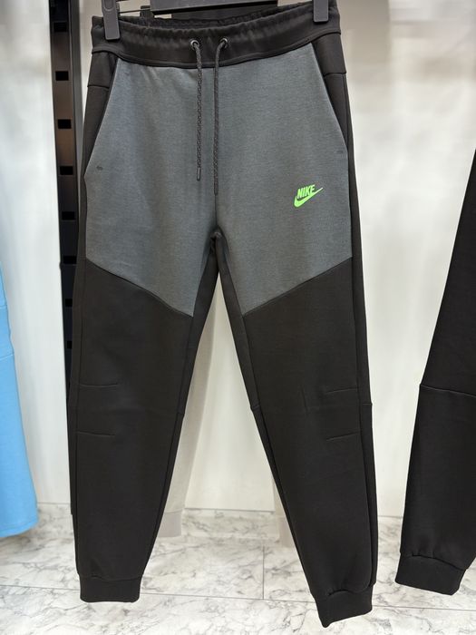 Nike Tech Fleece  Premium Stoc