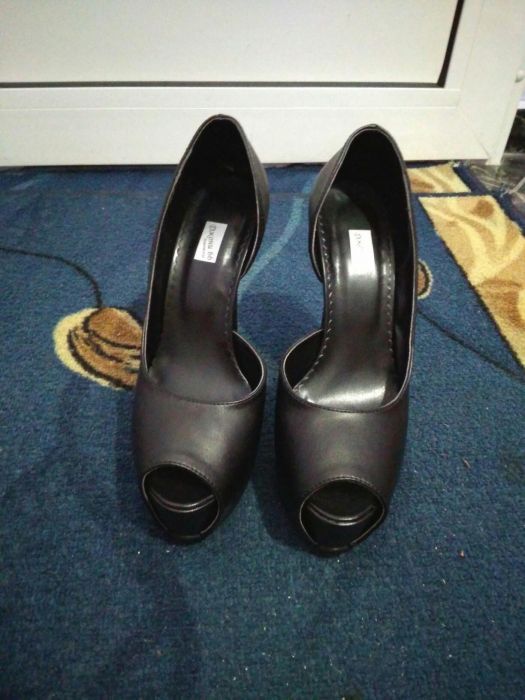 Продавам официални обувки