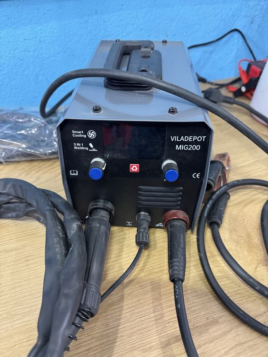 Телоподаващо и електрожен, комбинирано 3 в 1 MIG/MMA, 200A, без газ