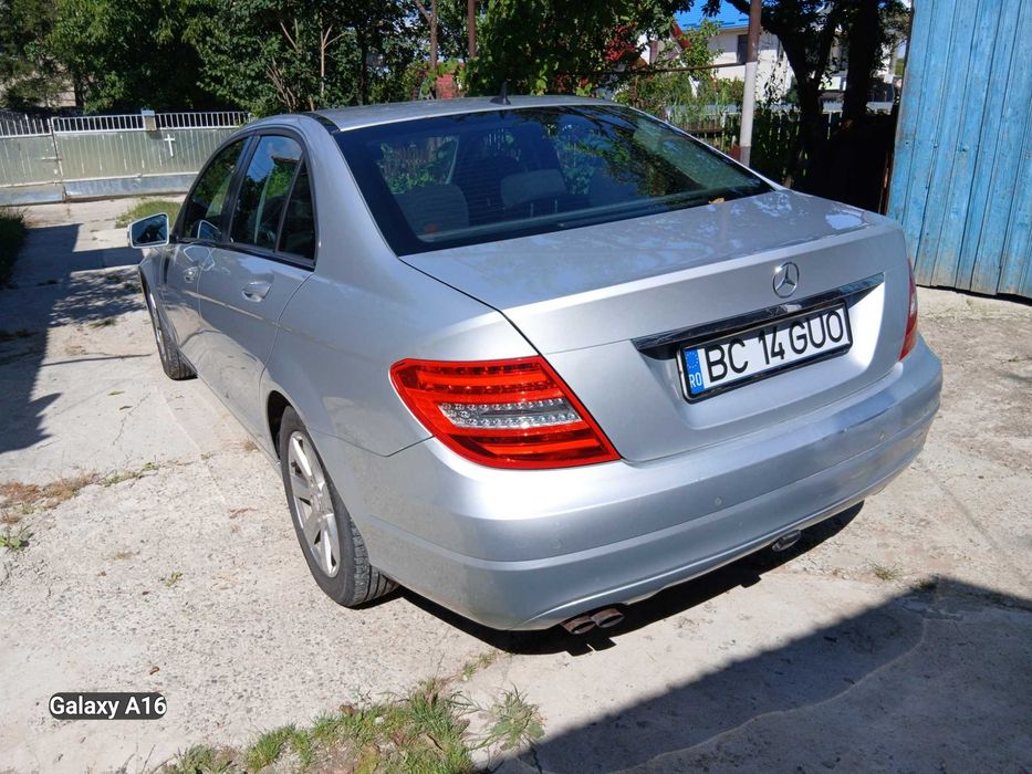 mercedes c 180 blue eficiency 2012 benzina 156 cp 172000 km optiuni full fara gram de rugina 9800 E  neg