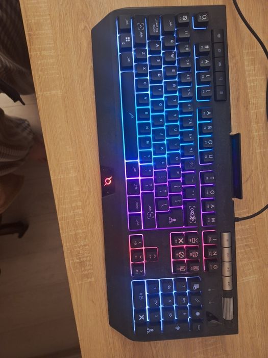 Tastatura Aqirys