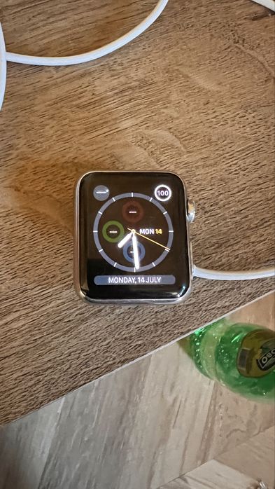 Продавам Apple Watch SE 42 mm