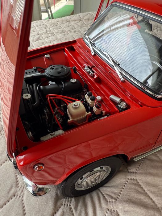 Метален модел на Жигула (ВАЗ 2101) – мащаб 1:8, с работещи светлини