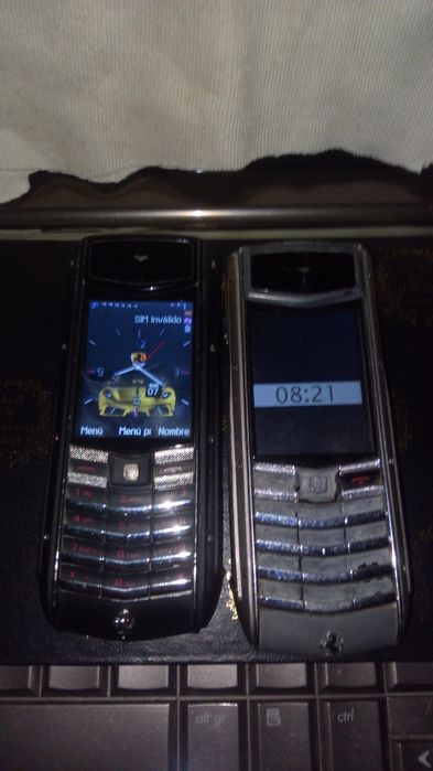 VERTU TI Ferrari 2 tel.functionale la pretul de 1300lei