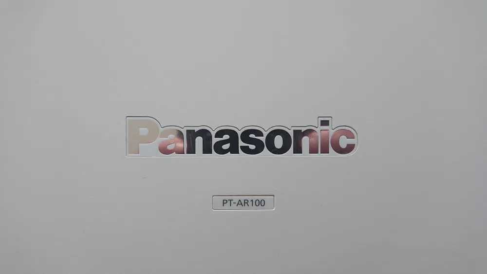 Videoproiector Panasonic PT-AR100, impecabil