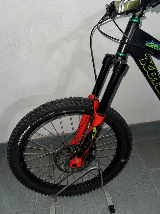 Kona Stinky bicicleta full suspension mountain bike