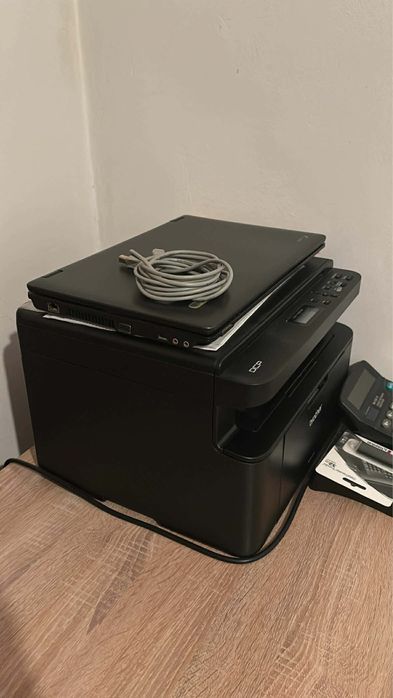 Принтер Brother и лаптоп Acer