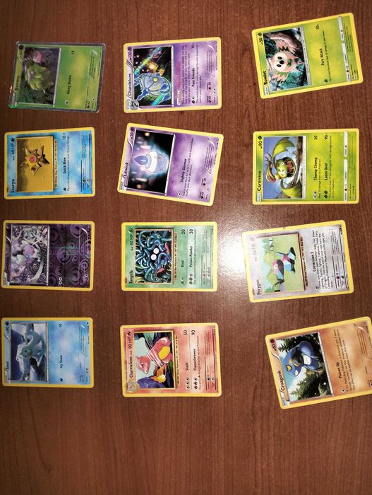 Vand 72 de carti Pokemon, pret negociabil