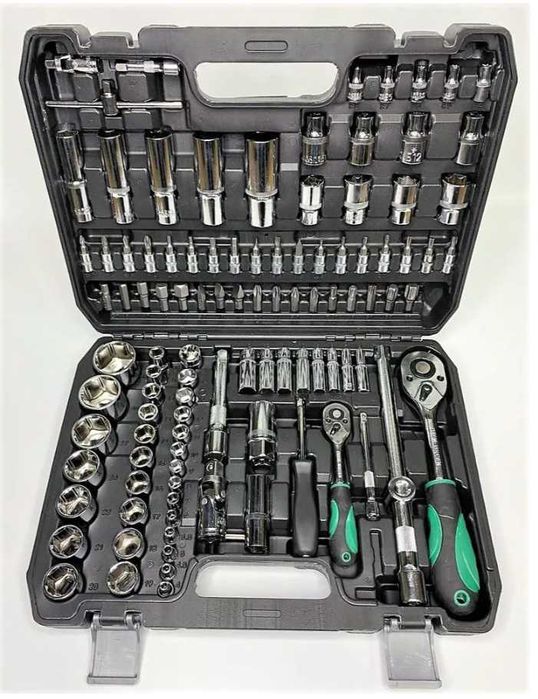 Набор инструментов ключей для автомобиля 121