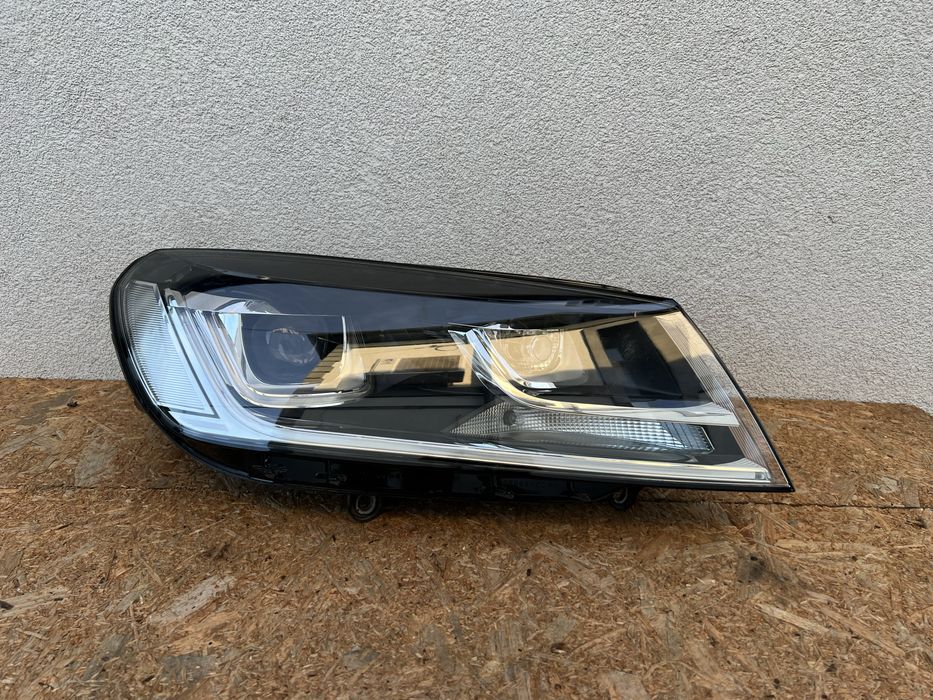 Far dreapta VW Touareg 7P Facelift 2016-2017-2018 Xenon adaptiv + LED