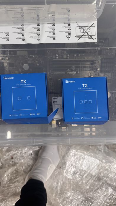 Intrerupatoare cu touch si un senzor de usa