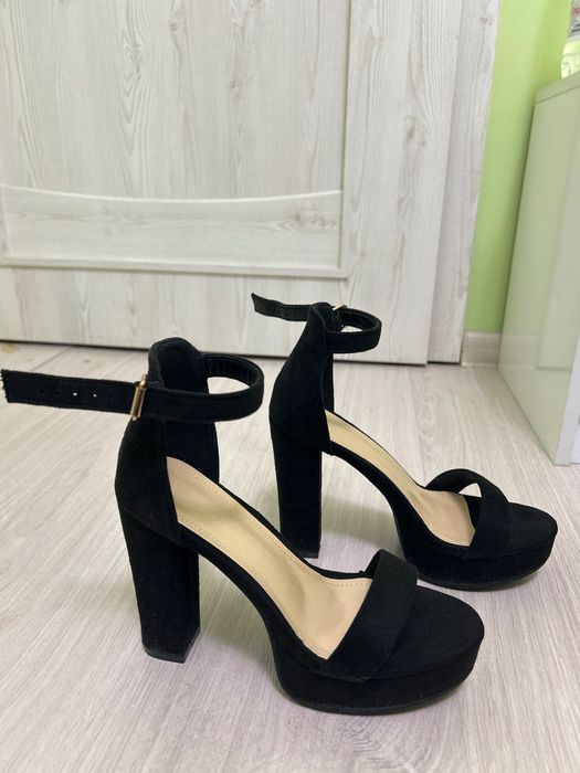 Черни дамски токчета