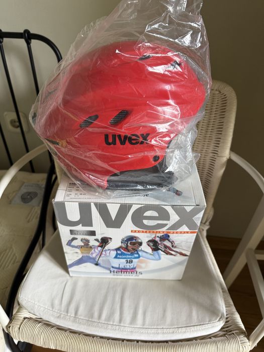 Ски каска Uvex с подарък очила за ски Carrera