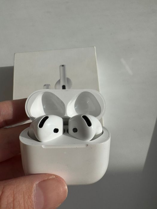 Продам airpods 4 оригинал