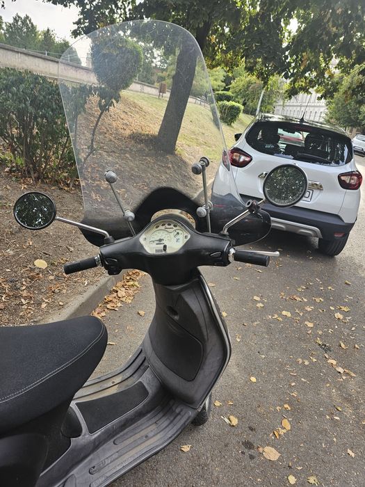 Ofer spre vanzare Scuter Piagio Vespa X50