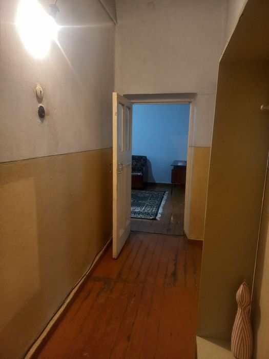 Продаём квартира 2 комната места центр 3 этажный 3 этаж кухня,санузел