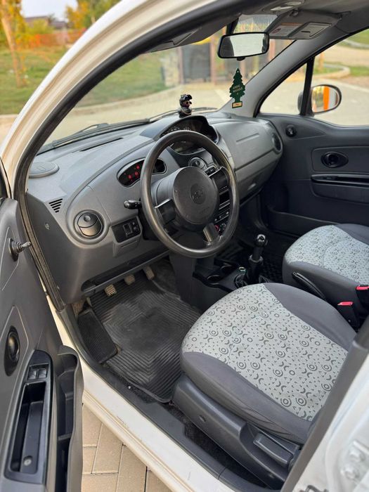 Vând chevrolet spark