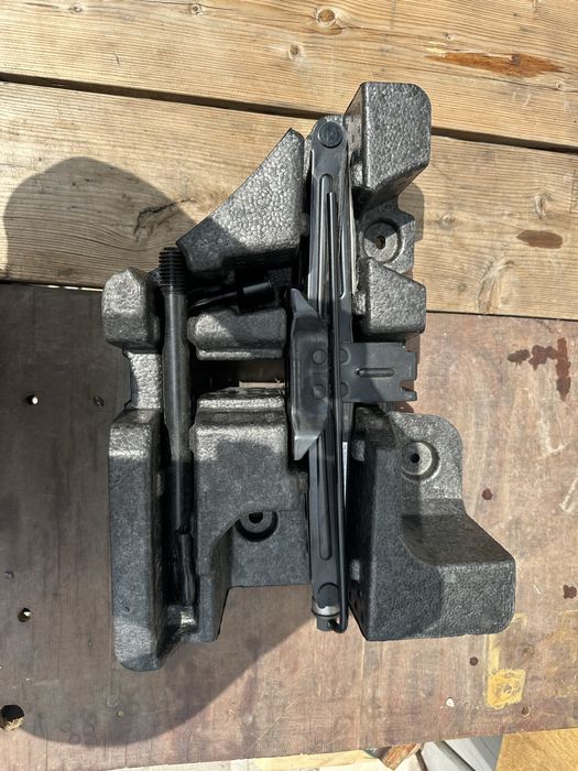 Nissan оригинален крик