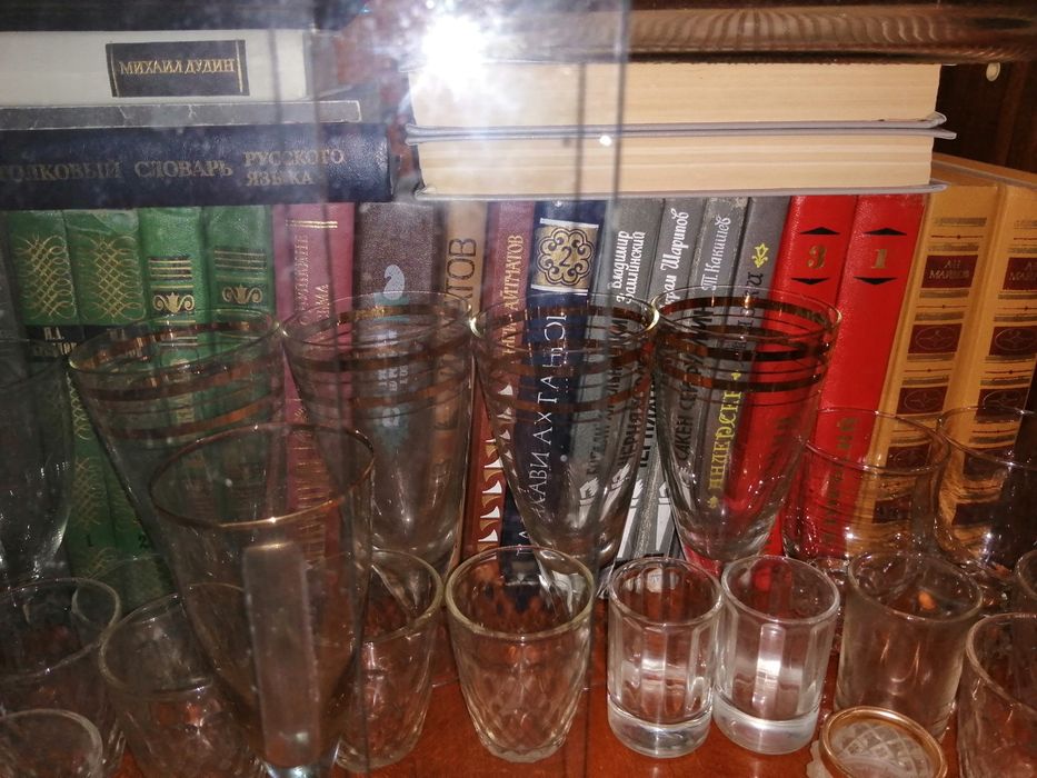 Бокалы, кружки, стаканы