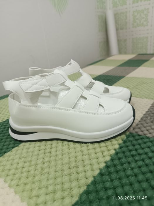 Женские кроссы на платформе