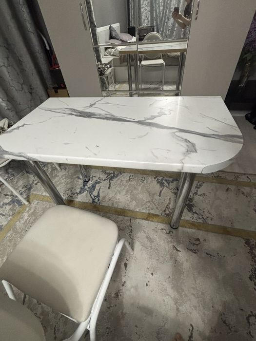 Стол , стул , тумбочка