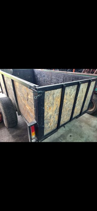 Vand remorca foarte solida.
Perfecta de pus dupa masini de teren, trac