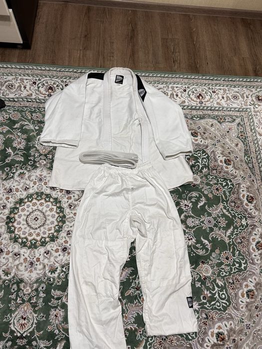 Продам белый Кимоно