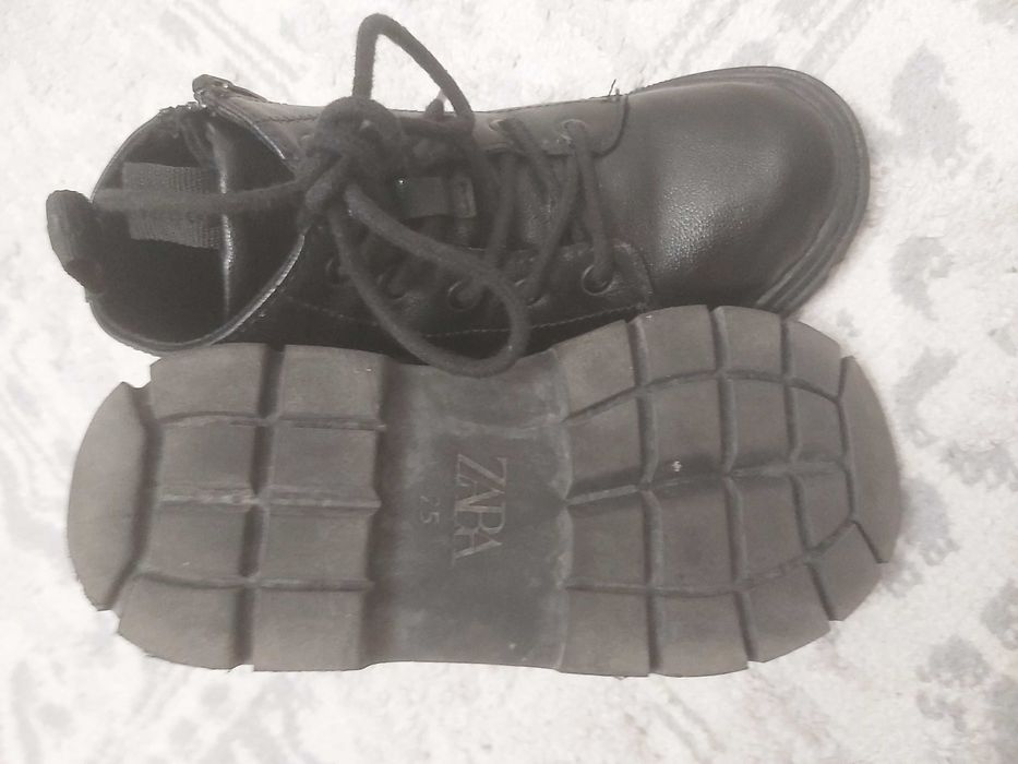 Продаю детскую обувь