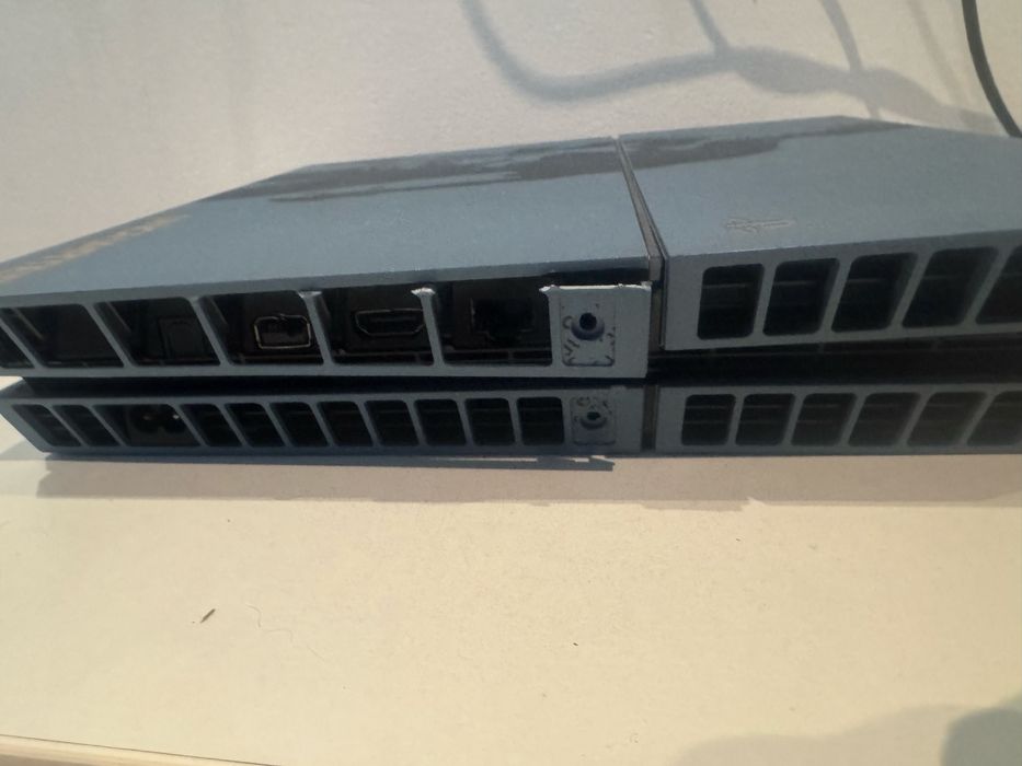 PlayStation 4 functional (detalii privat)