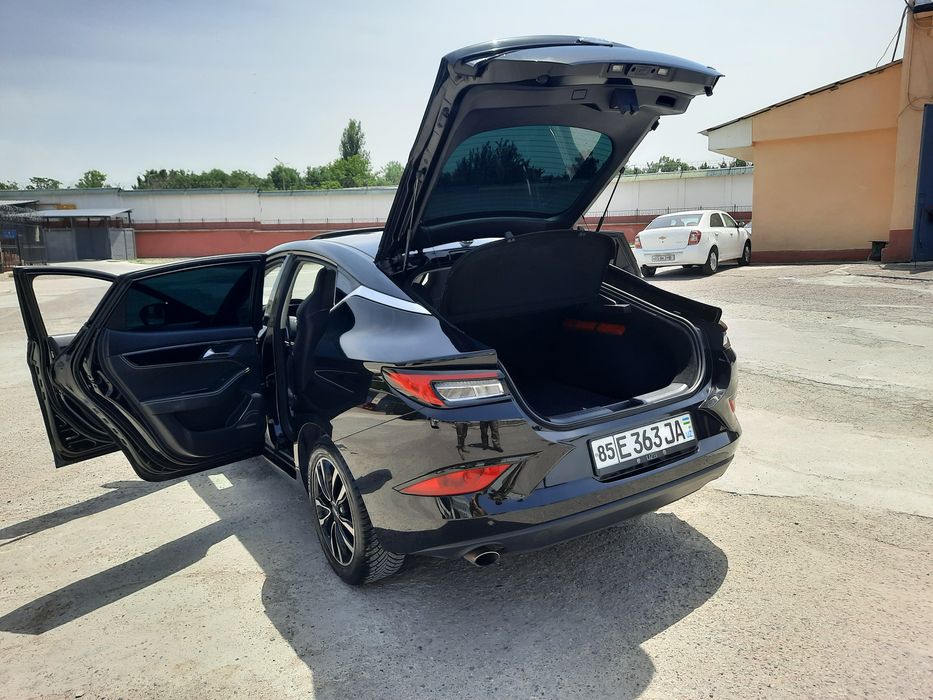 Avtomobil Jac J7