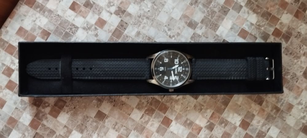 Продам часы макита