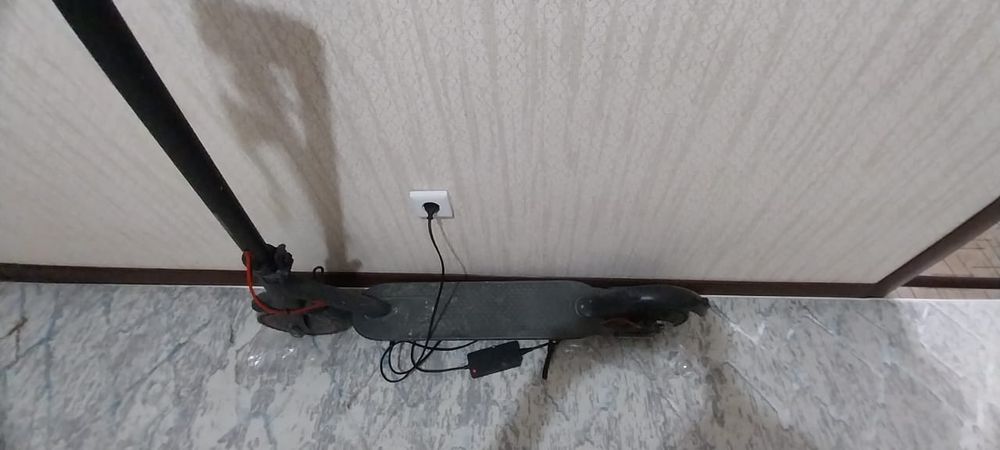 Продам электросамокат Xiaomi365pro