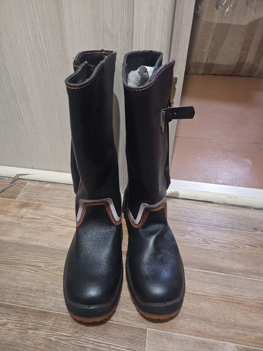 Продам спец.одежду и зимние сапоги рабочие