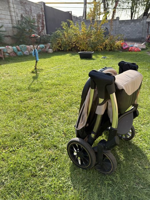 Коляска прогулочная