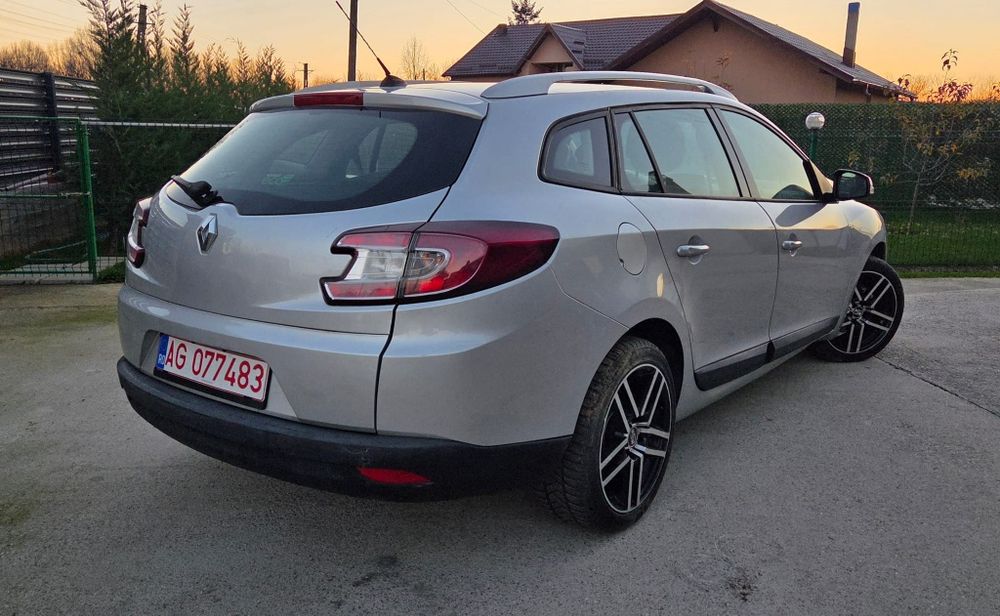 Renault Megane 3 Grandtour 1.5 DCi  2011 Euro 5           

Telefo