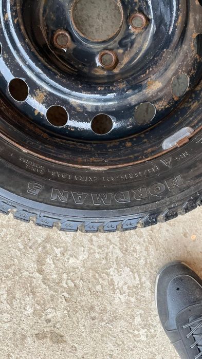 Зимние шины с дисками 185\65 R15