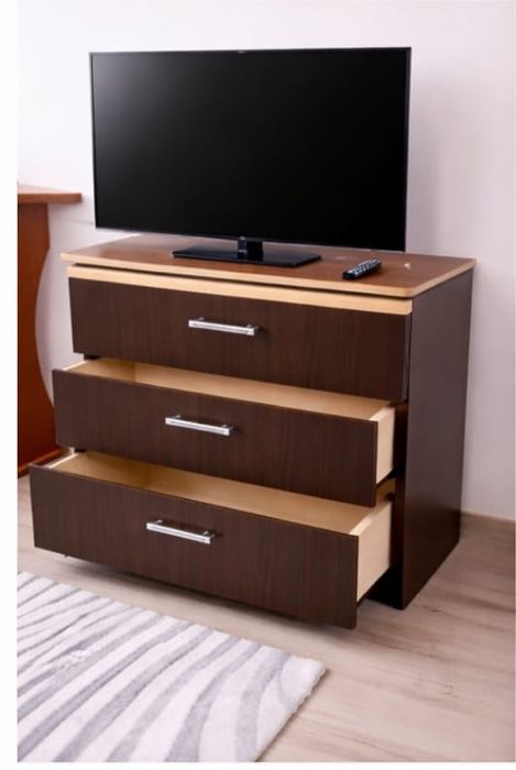 Comodă TV 50/70 cm și 70 cm înălțime cu 3 sertare