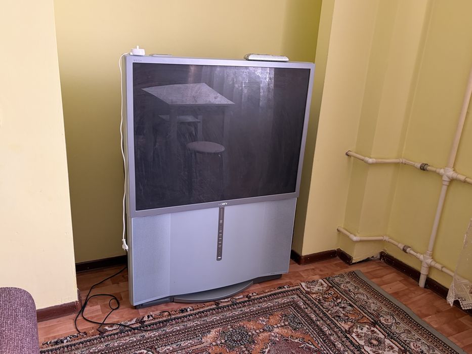 Кровать двуспальная и диван