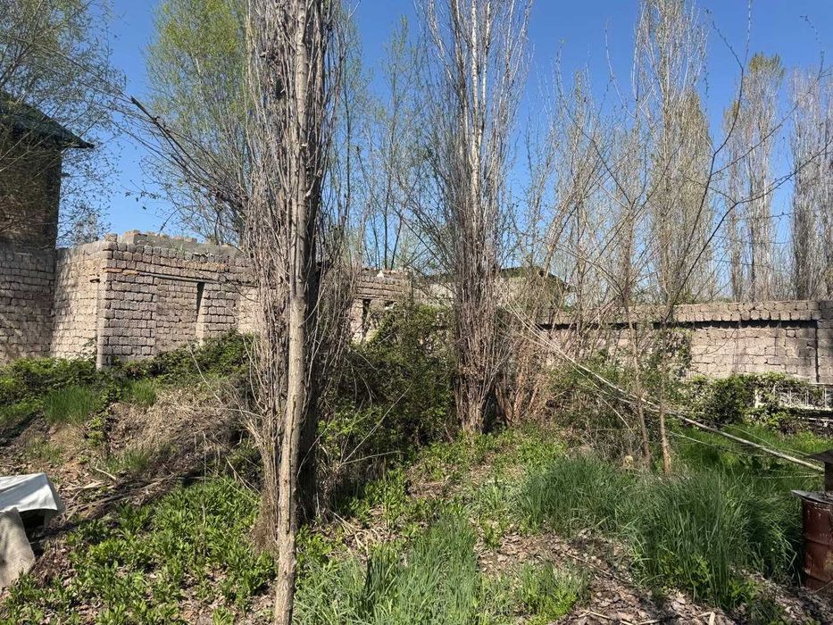 Дача 6,5 сот между Уртасарай и Нурафшон от Рохат поста 26 км свет вода