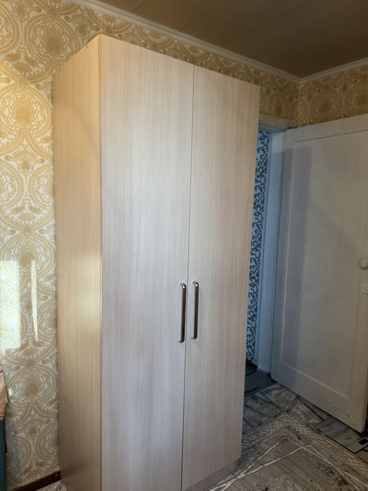 Шкаф двухдверный