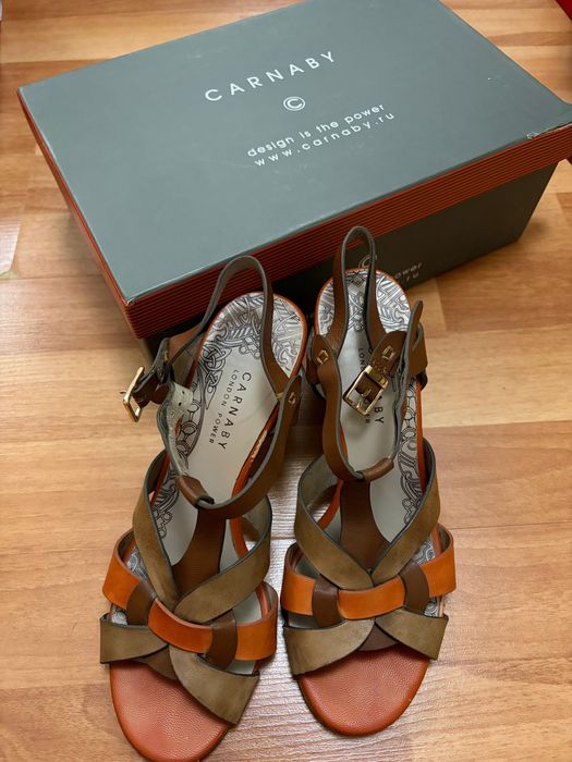 Продам босоножки Carnaby original
