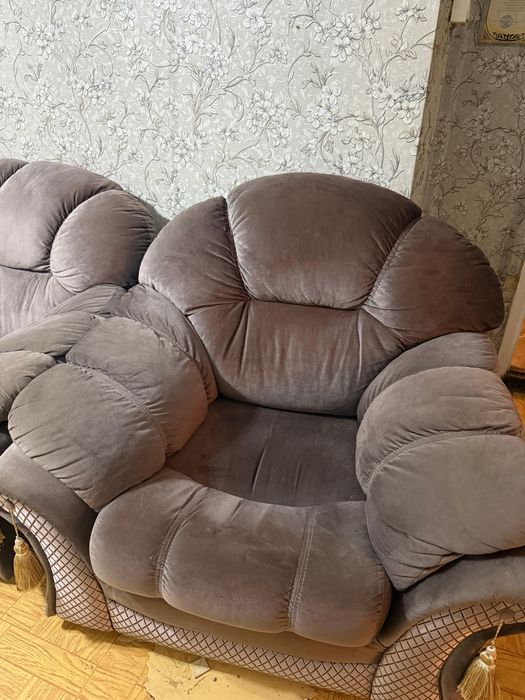 Раскладной диван и два кресла
