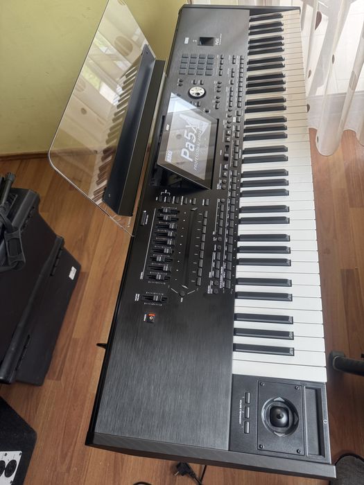 Vand/ schimb Korg PA5X 76 garantie 3 ani
