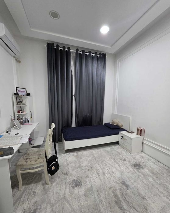 Ikki qavatli kottej sotiladi.