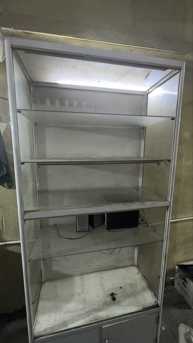 Стелаж стеклянный